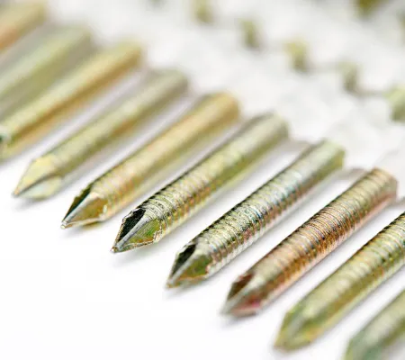 Реечные гвозди 21 градус 64х2,8 мм по дереву на пластиковой кассете, кольцевая накатка, оцинкованные